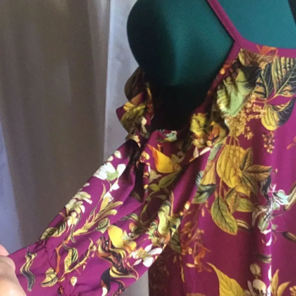 Boldly flowered dress with long sleeves, cold shoulder style in size large - Picture 7 of 14